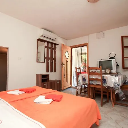 Robinson Braco * Bogomolje